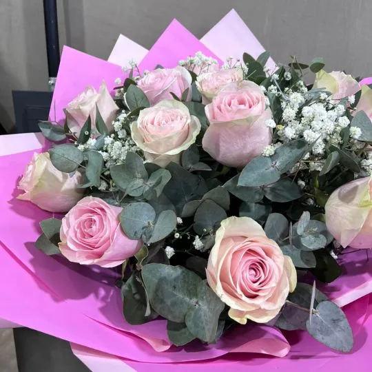 Ramo de 12 rosas rosadas importadas